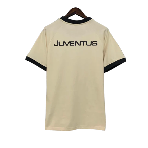Camisola Juventus 25/26 Edição Casual - Bege - Versão Torcedor